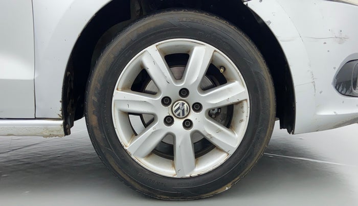 2010 Volkswagen Vento HIGHLINE 1.6 MPI, Petrol, Manual, 1,21,832 km, Right Front Wheel