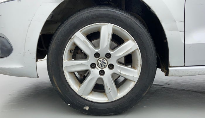 2010 Volkswagen Vento HIGHLINE 1.6 MPI, Petrol, Manual, 1,21,832 km, Left Front Wheel
