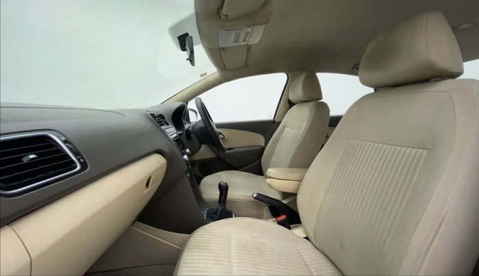 2010 Volkswagen Vento HIGHLINE 1.6 MPI, Petrol, Manual, 1,21,832 km, Right Side Front Door Cabin