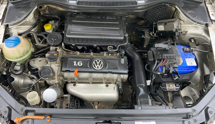 2010 Volkswagen Vento HIGHLINE 1.6 MPI, Petrol, Manual, 1,21,832 km, Open Bonet