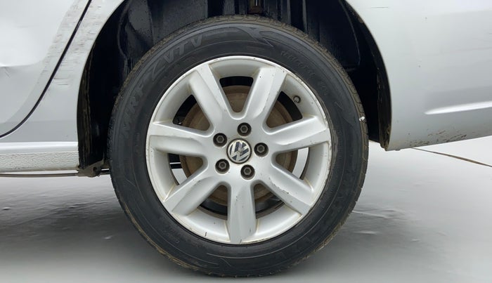 2010 Volkswagen Vento HIGHLINE 1.6 MPI, Petrol, Manual, 1,21,832 km, Left Rear Wheel