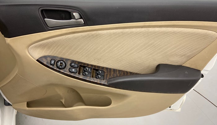2016 Hyundai Verna FLUIDIC 4S 1.6 VTVT SX, Petrol, Manual, 66,039 km, Driver Side Door Panels Control