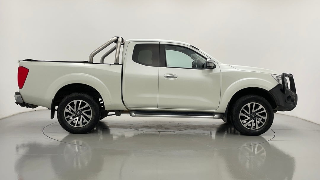 2016 Nissan Navara St-x (4x4), Automatic, 121451 km, Right Side View