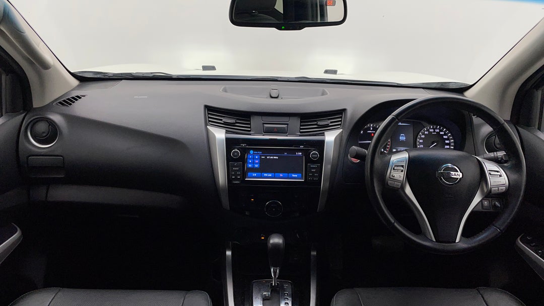 2016 Nissan Navara St-x (4x4), Automatic, 121451 km, Dashboard View