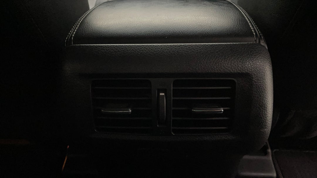 2016 Nissan Navara St-x (4x4), Automatic, 121451 km, Rear A/C Vent