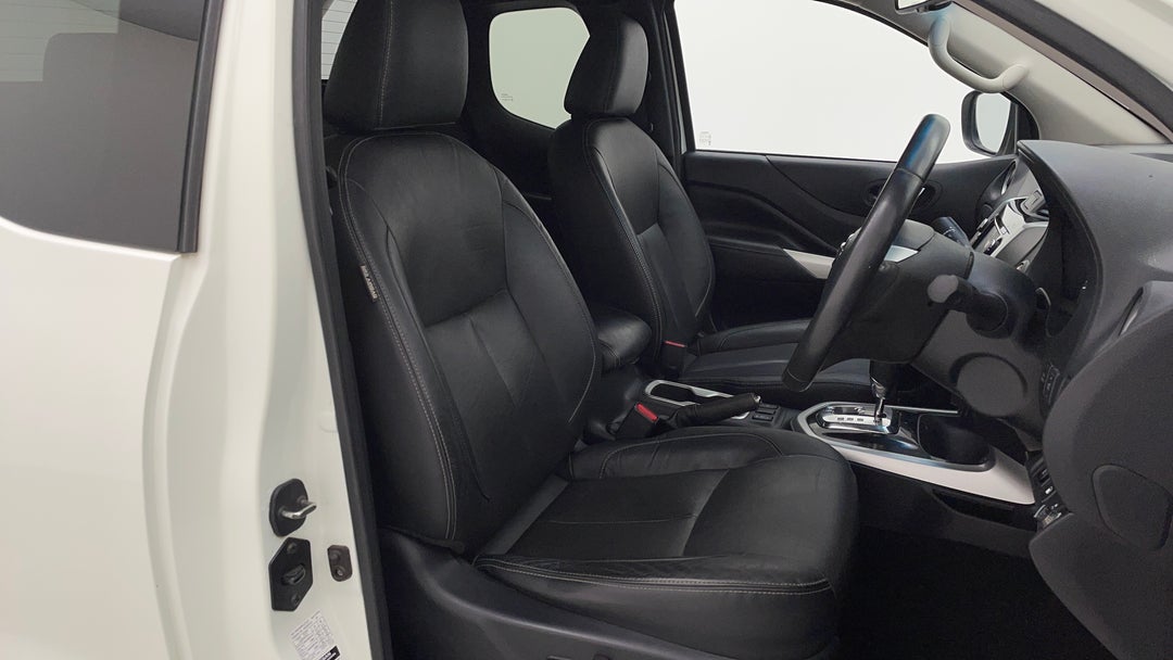 2016 Nissan Navara St-x (4x4), Automatic, 121451 km, Right Side Front Door Cabin View