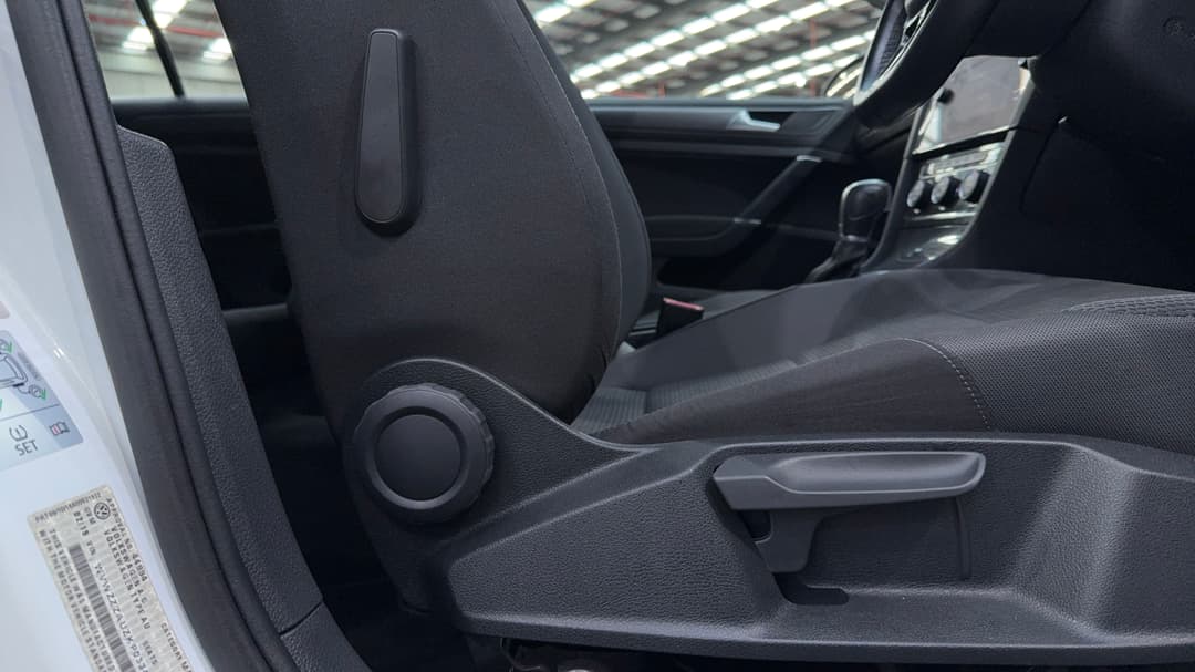 2018 Volkswagen Golf 110 Tsi Comfortline, Automatic, 100413 km, Drivers Side Adjustment Panel