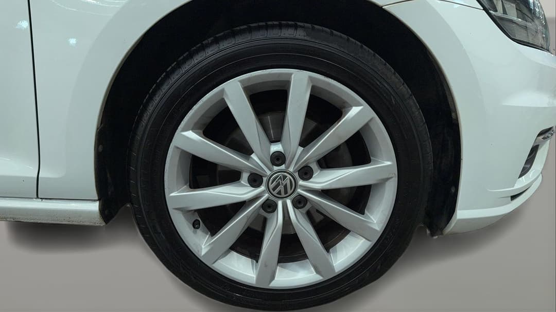 2018 Volkswagen Golf 110 Tsi Comfortline, Automatic, 100413 km, Right Front Wheel
