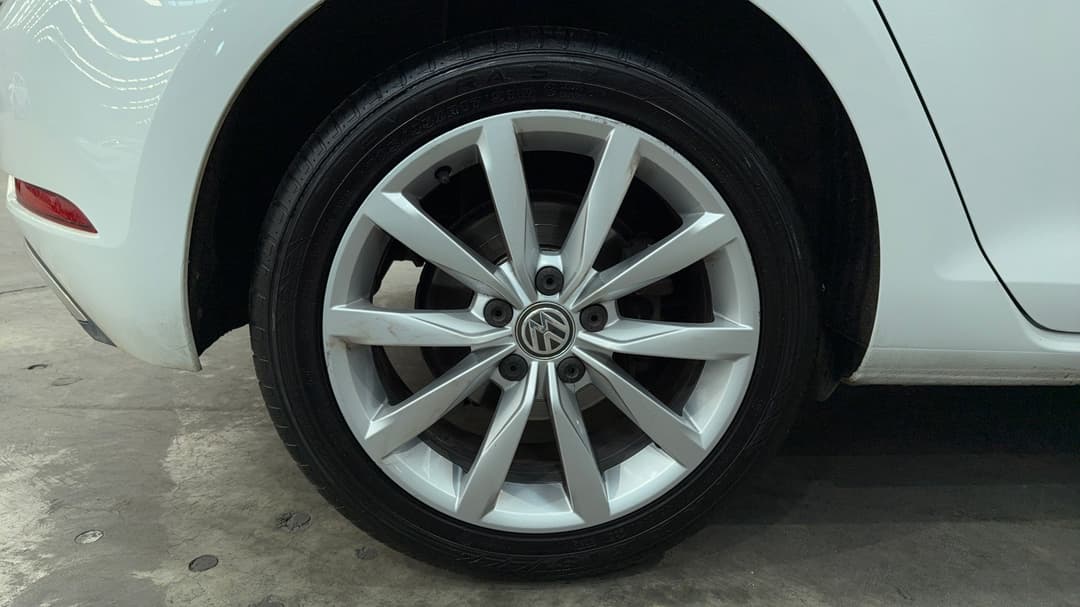 2018 Volkswagen Golf 110 Tsi Comfortline, Automatic, 100413 km, Right Rear Wheel