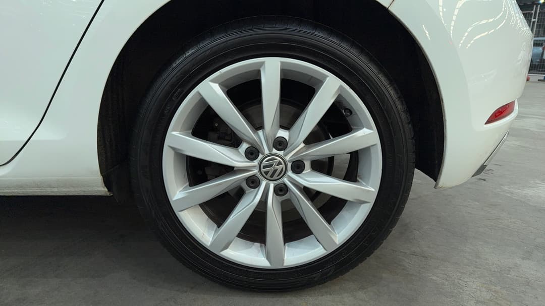 2018 Volkswagen Golf 110 Tsi Comfortline, Automatic, 100413 km, Left Rear Wheel