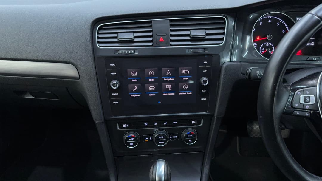 2018 Volkswagen Golf 110 Tsi Comfortline, Automatic, 100413 km, Infotainment System