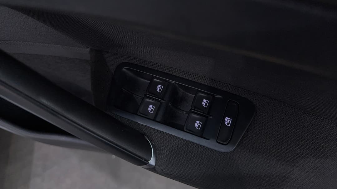 2018 Volkswagen Golf 110 Tsi Comfortline, Automatic, 100413 km, Drivers Side Door Panel Controls