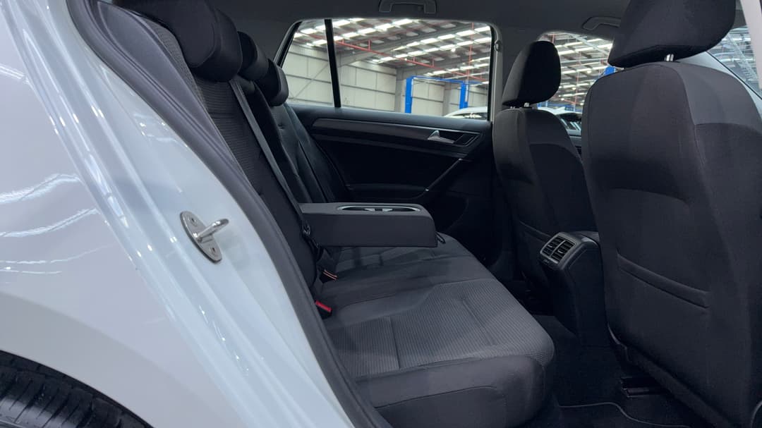 2018 Volkswagen Golf 110 Tsi Comfortline, Automatic, 100413 km, Right Side Rear Door Cabin View