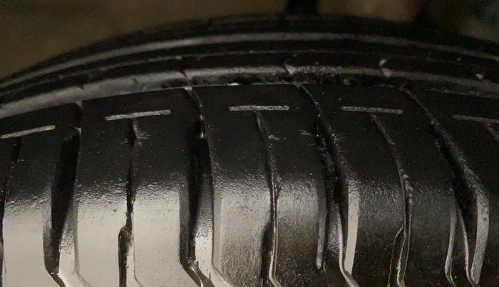 2017 Maruti Dzire VXI, Petrol, Manual, 9,915 km, Right Front Tyre Tread