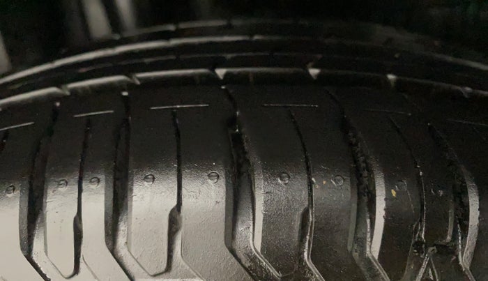 2017 Maruti Dzire VXI, Petrol, Manual, 9,915 km, Right Rear Tyre Tread