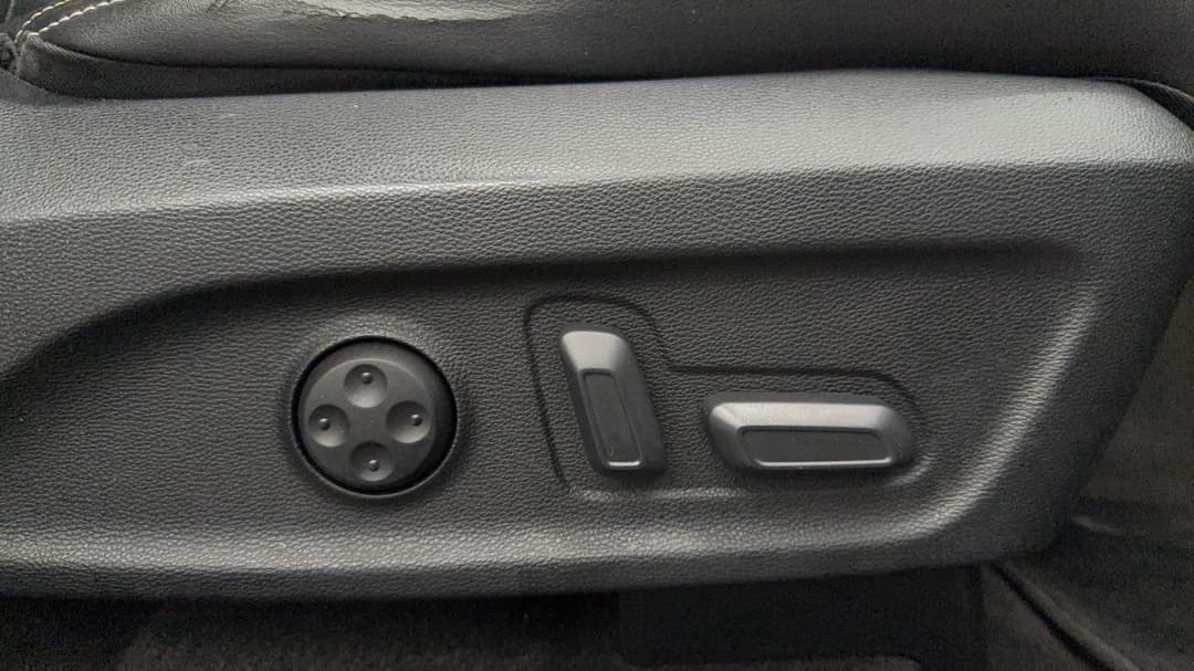 2021 LDV D90 Executive (4WD), Automatic, 83778 km, Drivers Side Adjustment Panel