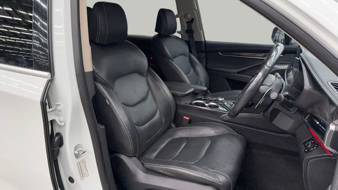 2021 LDV D90 Executive (4WD), Automatic, 83778 km, Right Side Front Door Cabin View