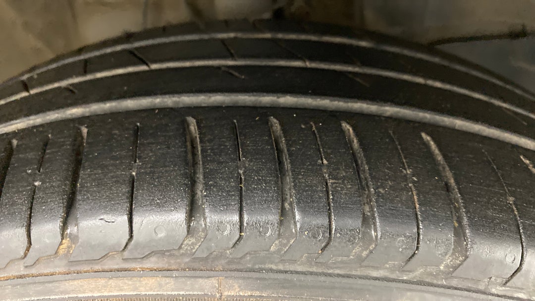 Right Front Tyre Tread