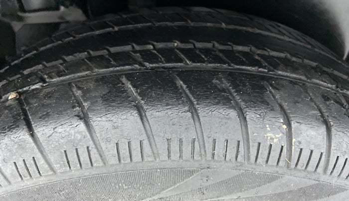 2017 Maruti Ertiga VXI ABS, Petrol, Manual, 68,104 km, Right Rear Tyre Tread