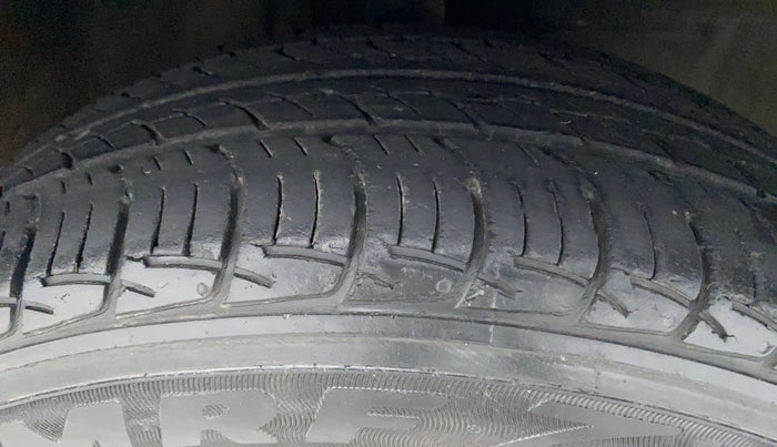 2013 Toyota Etios Liva G, Petrol, Manual, 51,778 km, Right Front Tyre Tread