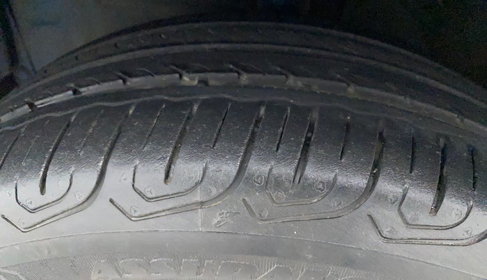 2013 Toyota Etios Liva G, Petrol, Manual, 51,778 km, Left Front Tyre Tread