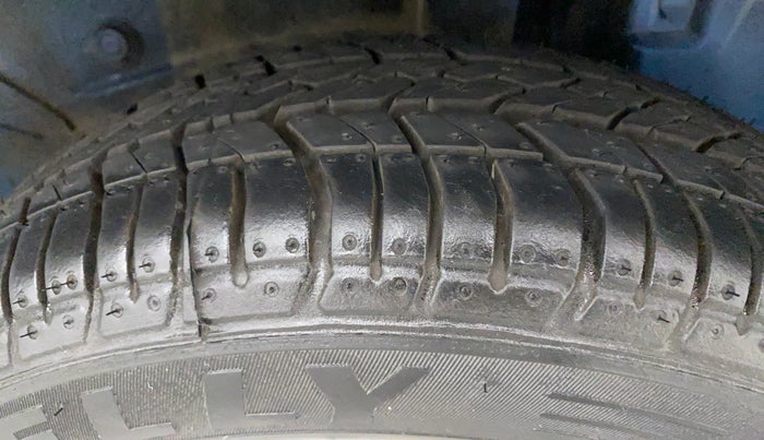 2013 Toyota Etios Liva G, Petrol, Manual, 51,778 km, Left Rear Tyre Tread