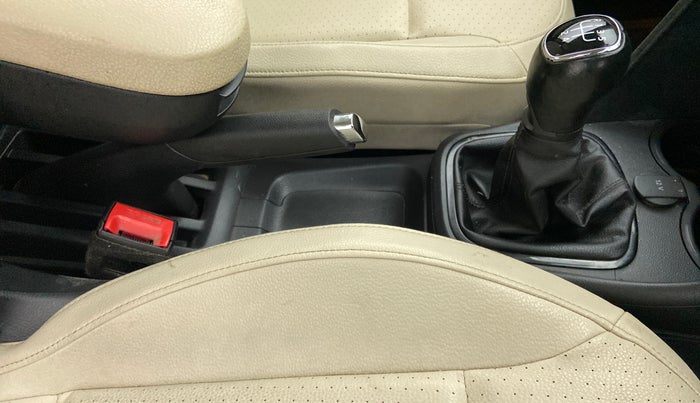 2017 Skoda Rapid STYLE 1.5 TDI, Diesel, Manual, 1,15,276 km, Gear Lever