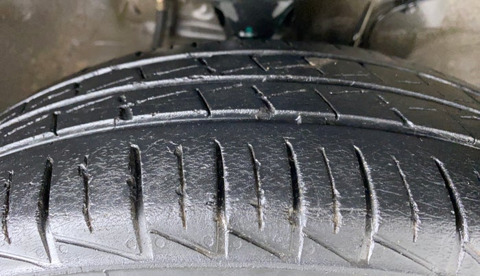 2021 Maruti Alto LXI CNG, CNG, Manual, 30,310 km, Right Front Tyre Tread