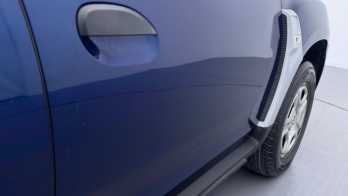RENAULT DUSTER-Door Exterior RHS Front Scratch