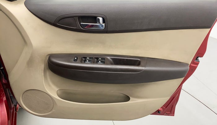 2011 Hyundai i20 MAGNA O 1.2, Petrol, Manual, 46,091 km, Driver Side Door Panels Control