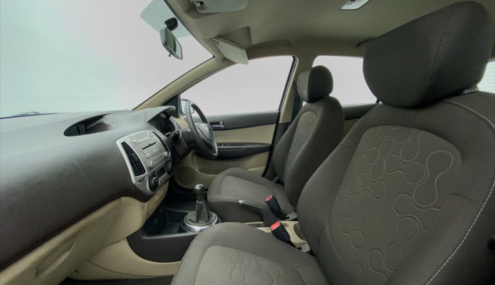2011 Hyundai i20 MAGNA O 1.2, Petrol, Manual, 46,091 km, Right Side Front Door Cabin