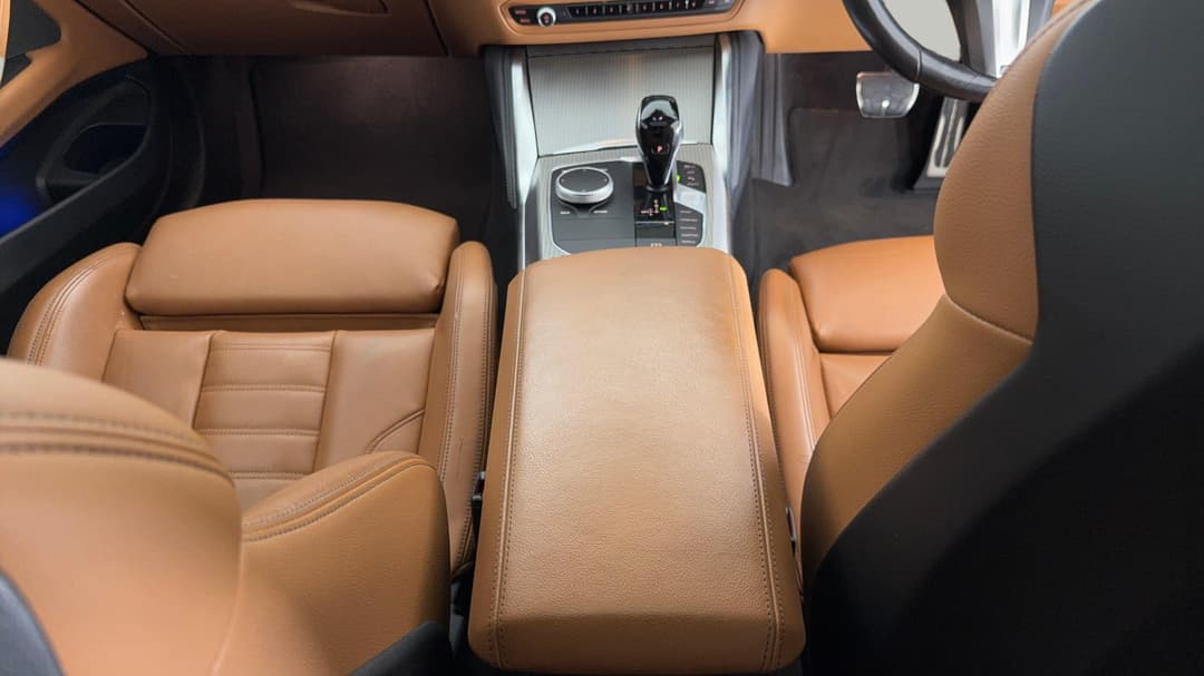 2020 BMW 4 M440i xDrive, Automatic, 50587 km, Center Console