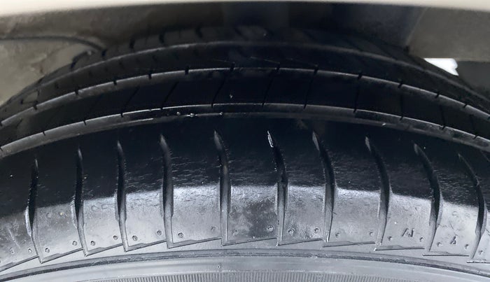 2019 Hyundai NEW SANTRO 1.1 SPORTZ MT CNG, CNG, Manual, 31,834 km, Left Rear Tyre Tread