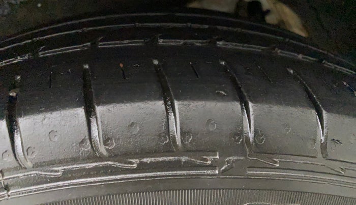 2017 Hyundai Creta E PLUS 1.6 PETROL, Petrol, Manual, 85,391 km, Left Rear Tyre Tread