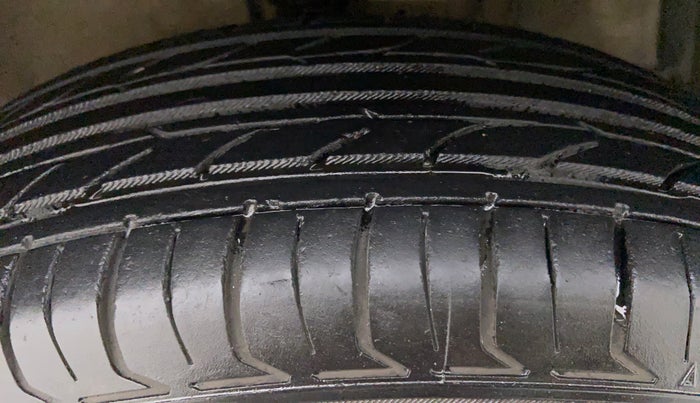 2013 Maruti Swift Dzire VXI, Petrol, Manual, 68,940 km, Right Front Tyre Tread