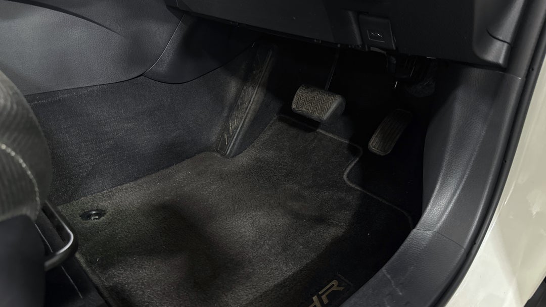 2019 Toyota C-HR (2WD), Automatic, 39020 km, Pedals and Footmat