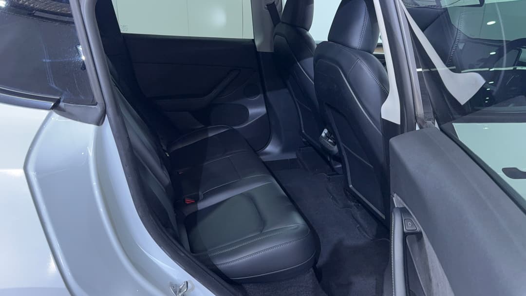 2023 Tesla Model Y Rear-wheel Drive, Automatic, 60579 km, Right Side Rear Door Cabin View