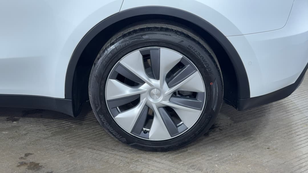 2023 Tesla Model Y Rear-wheel Drive, Automatic, 60579 km, Left Rear Wheel