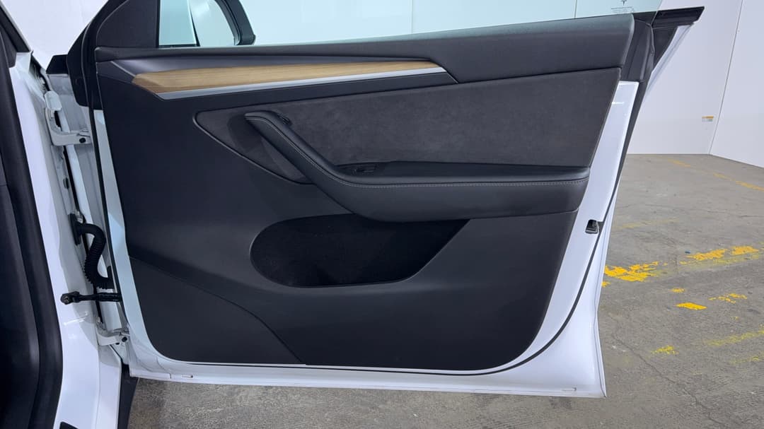 2023 Tesla Model Y Rear-wheel Drive, Automatic, 60579 km, Speaker View