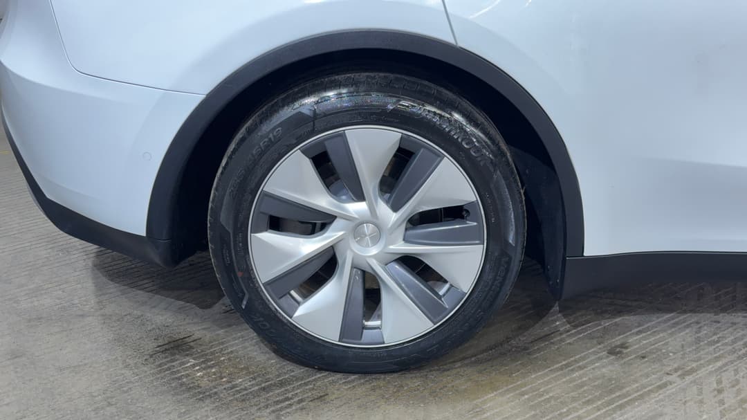 2023 Tesla Model Y Rear-wheel Drive, Automatic, 60579 km, Right Rear Wheel