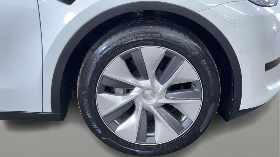 2023 Tesla Model Y Rear-wheel Drive, Automatic, 60579 km, Right Front Wheel