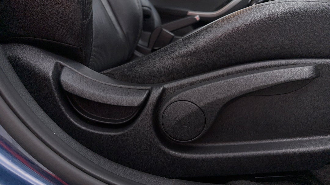 2014 Hyundai i30 Se, Automatic, 148790 km, Drivers Side Adjustment Panel