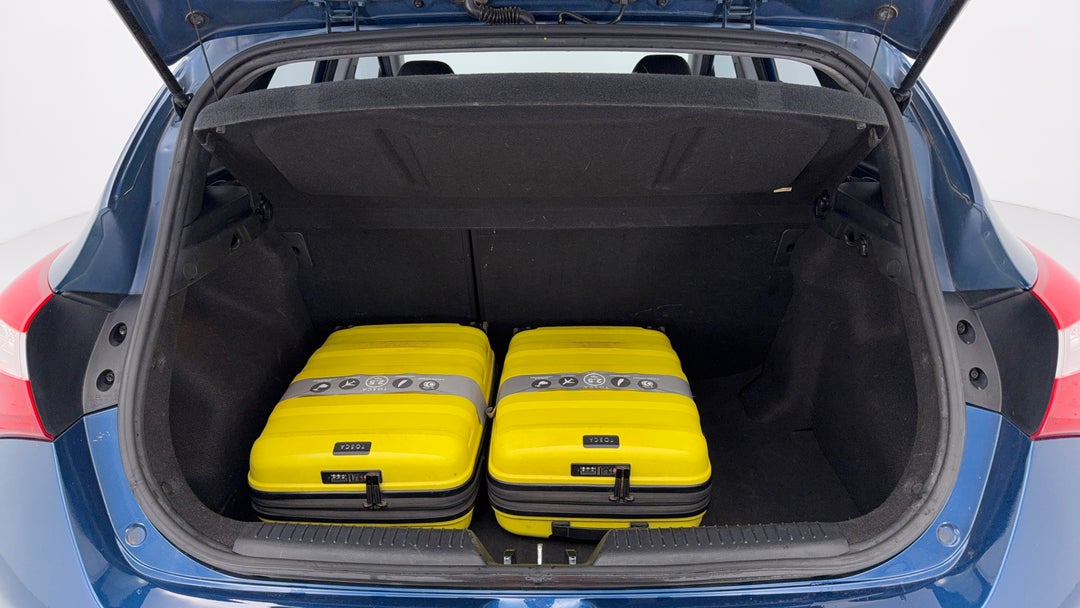 2014 Hyundai i30 Se, Automatic, 148790 km, Boot Inside View with Luggage