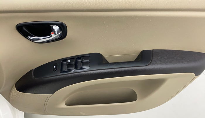 2014 Hyundai i10 SPORTZ 1.1 IRDE2, Petrol, Manual, 41,279 km, Driver Side Door Panels Controls
