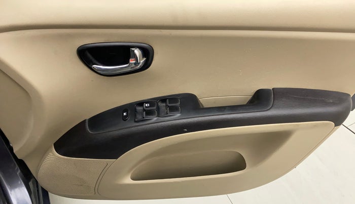 2015 Hyundai i10 SPORTZ 1.1, Petrol, Manual, 94,232 km, Driver Side Door Panels Control