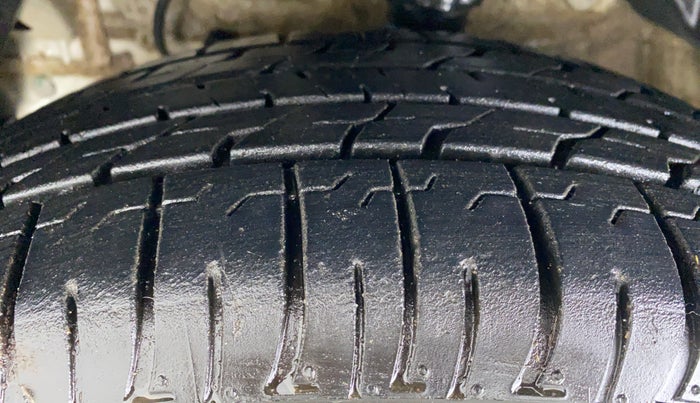 2020 Mahindra XUV300 1.2 W6 MT, Petrol, Manual, 22,100 km, Left Front Tyre Tread