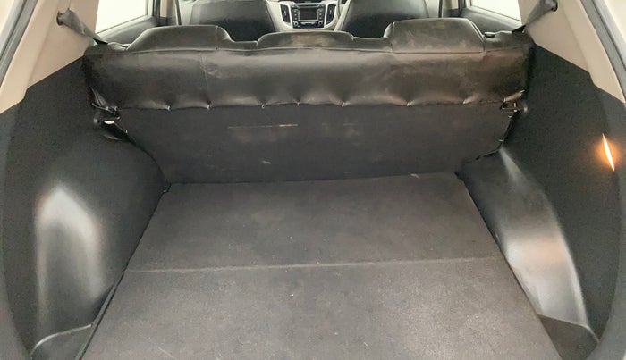 2017 Hyundai Creta E PLUS 1.6 PETROL, Petrol, Manual, 38,056 km, Dicky (Boot door) - Parcel tray missing