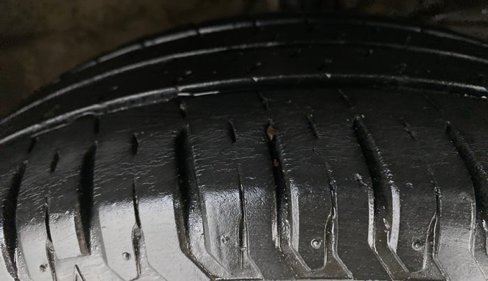 2019 Maruti XL6 ALPHA SHVS  MT, Petrol, Manual, 23,344 km, Right Front Tyre Tread
