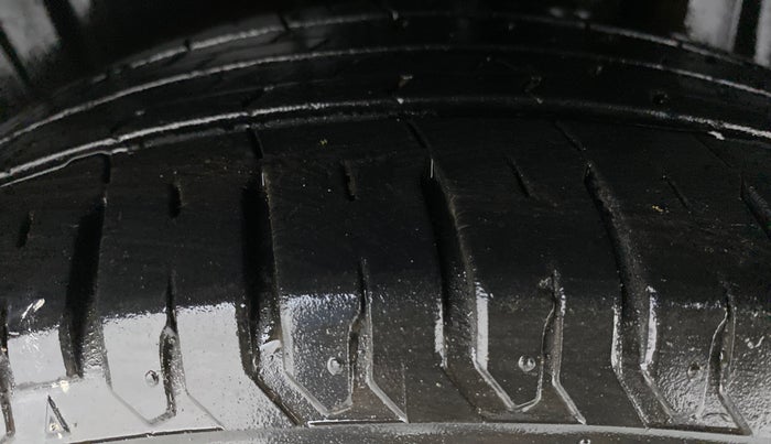 2019 Maruti XL6 ALPHA SHVS  MT, Petrol, Manual, 23,344 km, Left Rear Tyre Tread