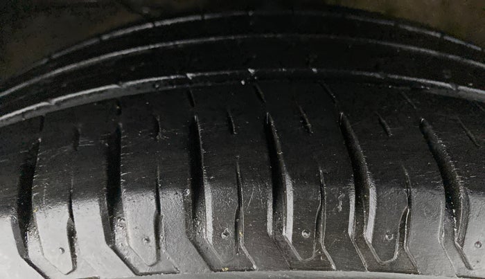 2019 Maruti XL6 ALPHA SHVS  MT, Petrol, Manual, 23,344 km, Left Front Tyre Tread